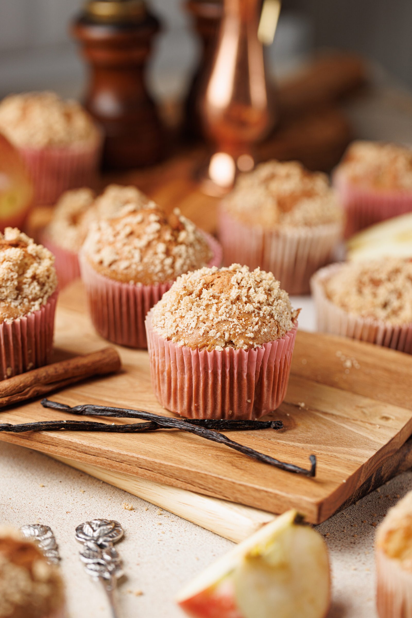Apple Cinnamon Crumb Muffins
